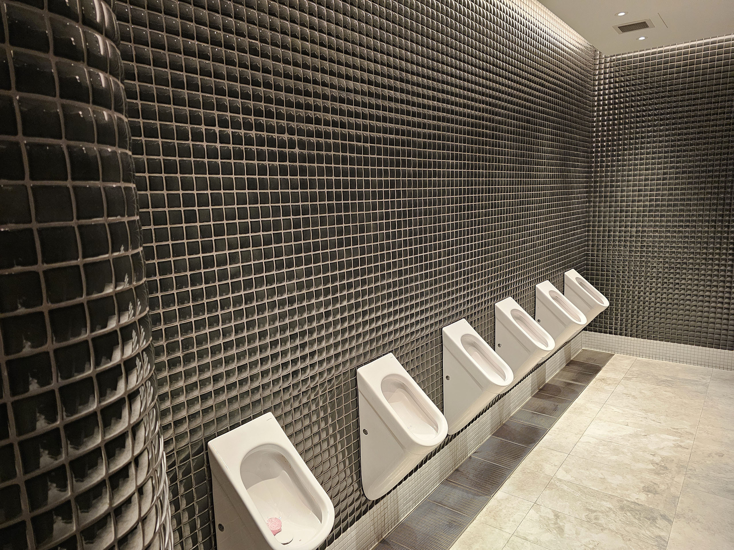 6-urinals.jpg