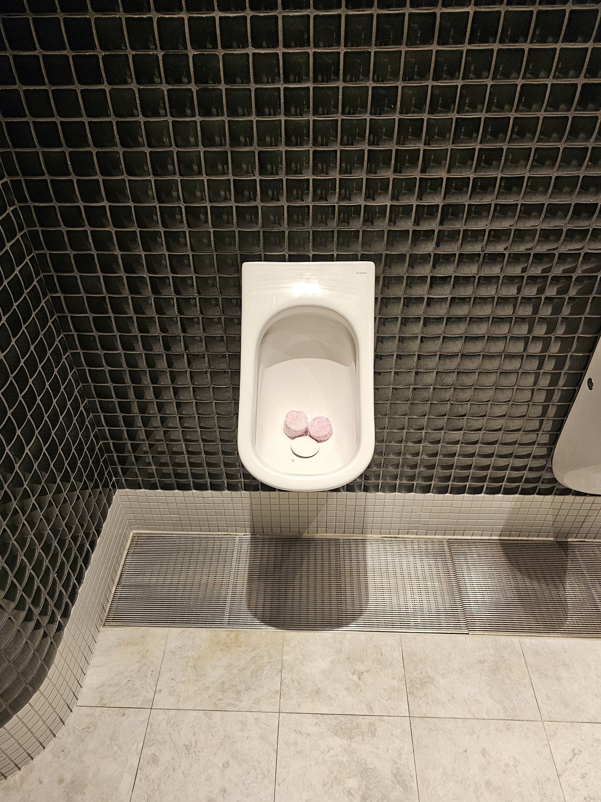 single-urinal-3-cakes.jpg