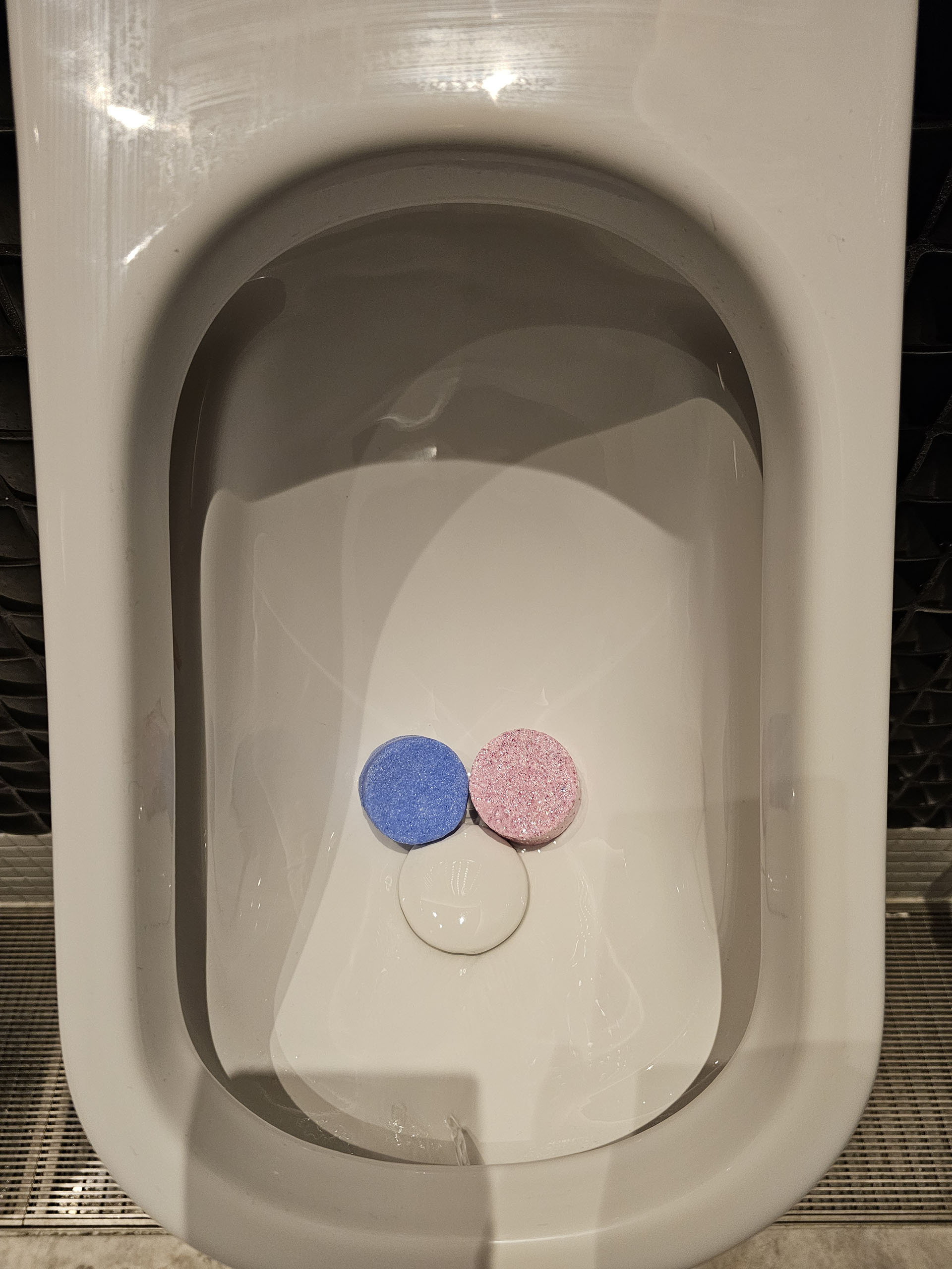 single-urinal-closeup-3-cakes.jpg